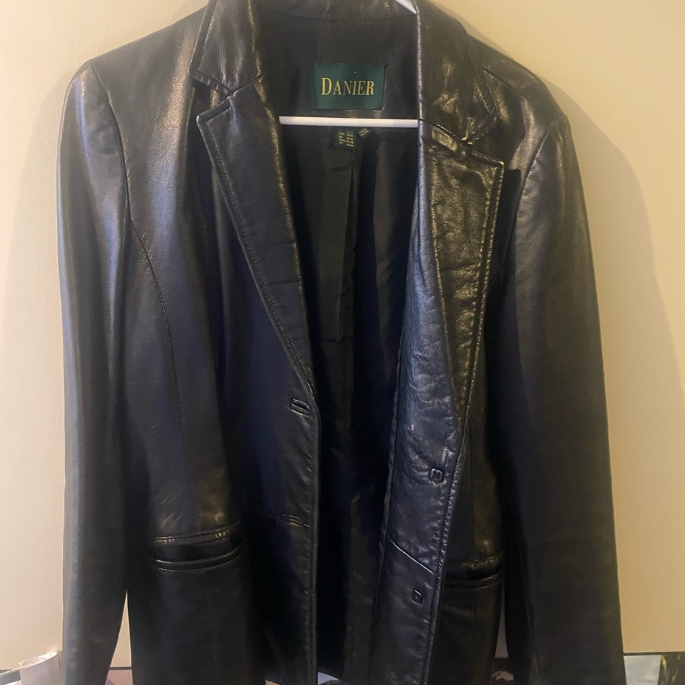 danier women’s black blazer jacket size medium.